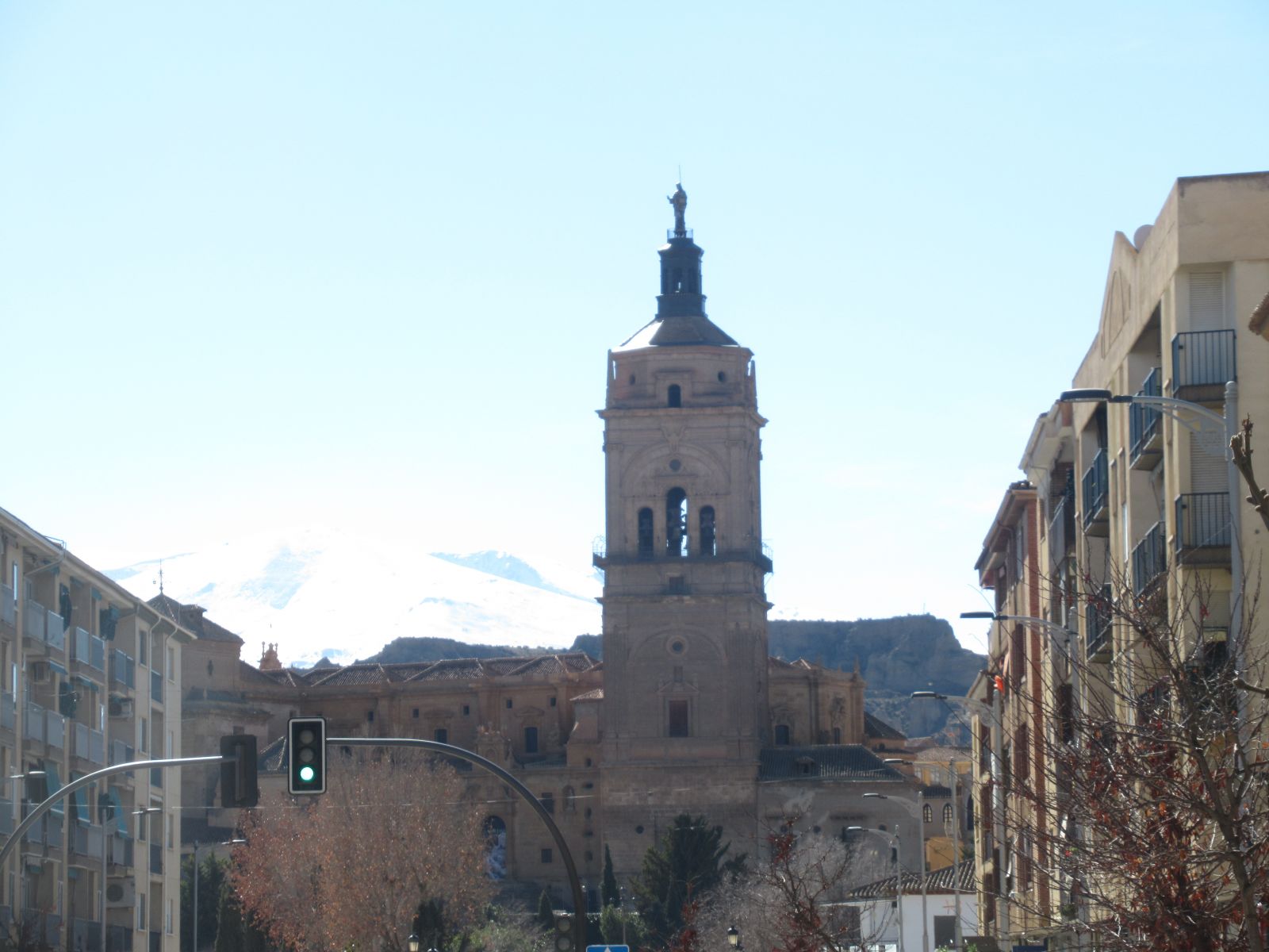 Guadix aan de voet van de Sierré Basa Guadix aan de voet van de Sierré Basa
