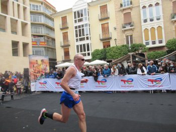 André Blok loopt halve marathon in bewolkt Murcia